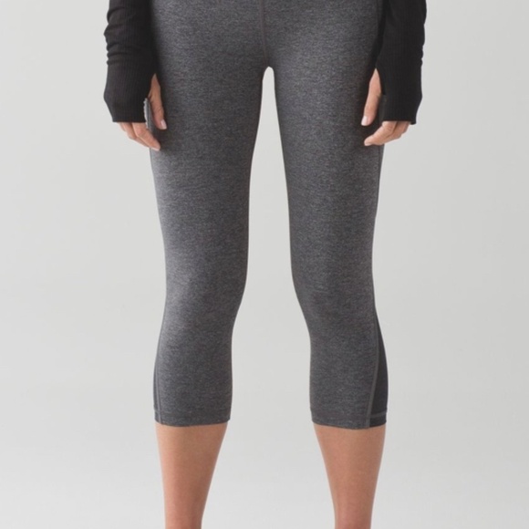 Lululemon Free Runner Crop Size 6 Gray - Picture 3 of 13